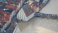 Hochwasser bei Regensburg an ders steinernen Brcke